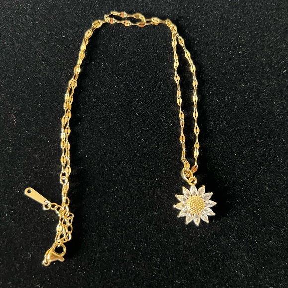 Other - BEAUTIFUL Sunflower Pendant necklace - COMPLIMENTS WILL BE RECEIVED when worn!